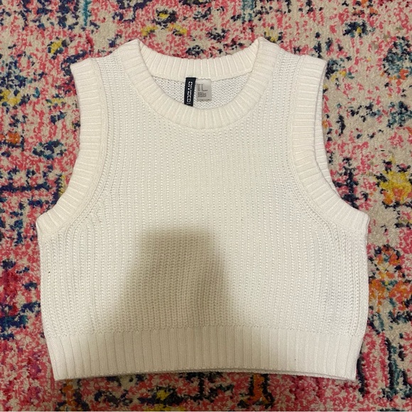 Knit white sweater vest - Picture 1 of 3